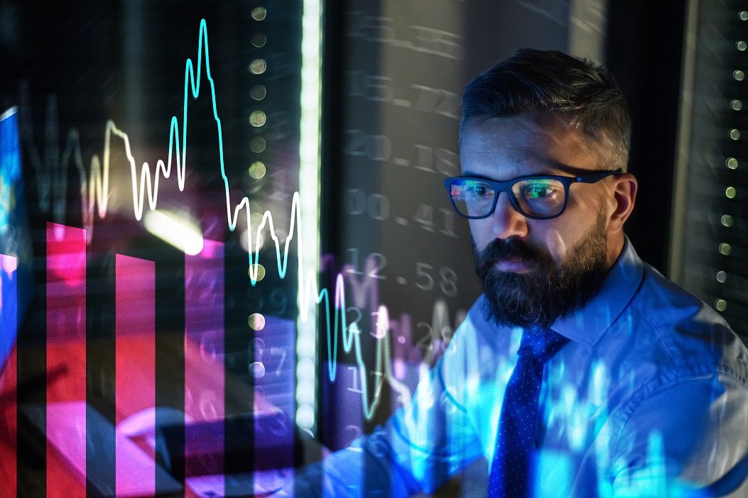 businessman with computer working late financial 2021 08 27 23 29 56 utc